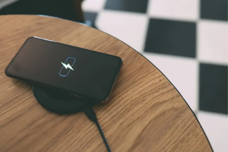 الجوالات التي تدعم الشحن اللاسلكي